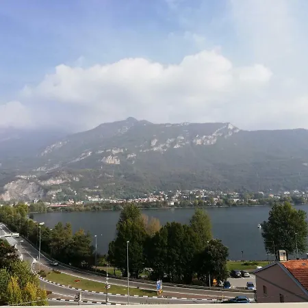 Miralago *culture&relax 2 Minutes From Lecco* Pescate